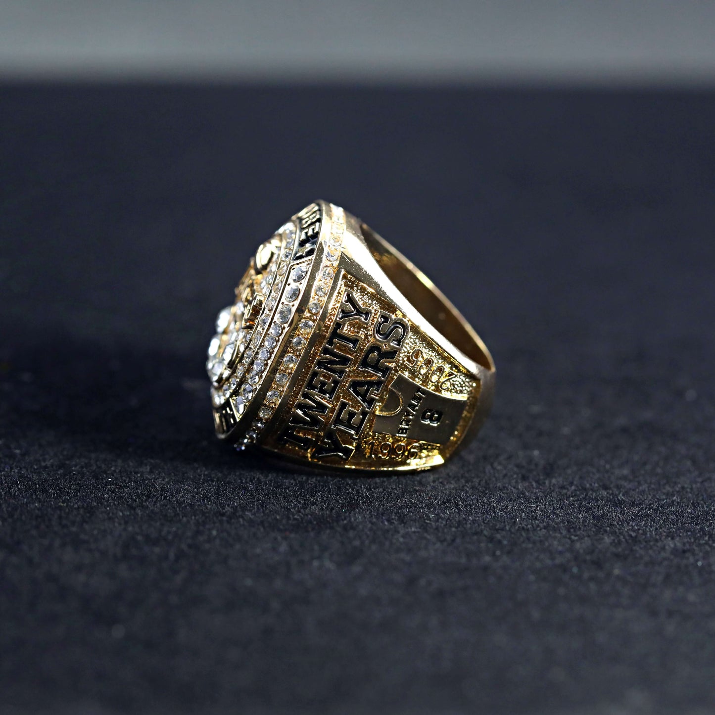 2016 Kobe Bryant Retirement Commemorative Replica Ring