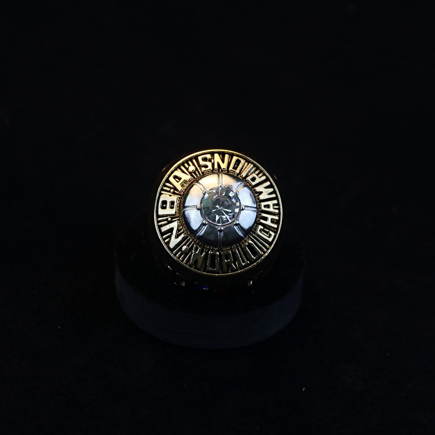 1973 NBA New York Knicks Championship Replica Ring