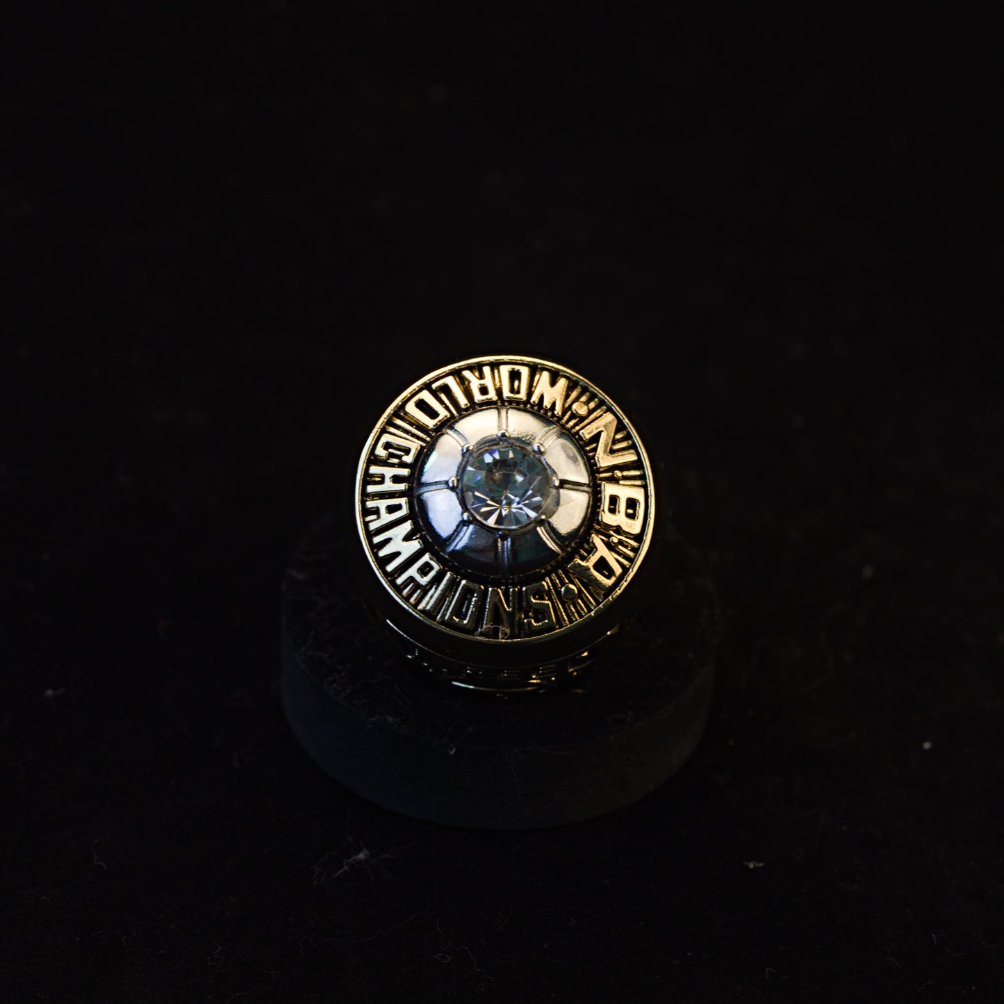 1970 NBA New York Knicks Championship Replica Ring