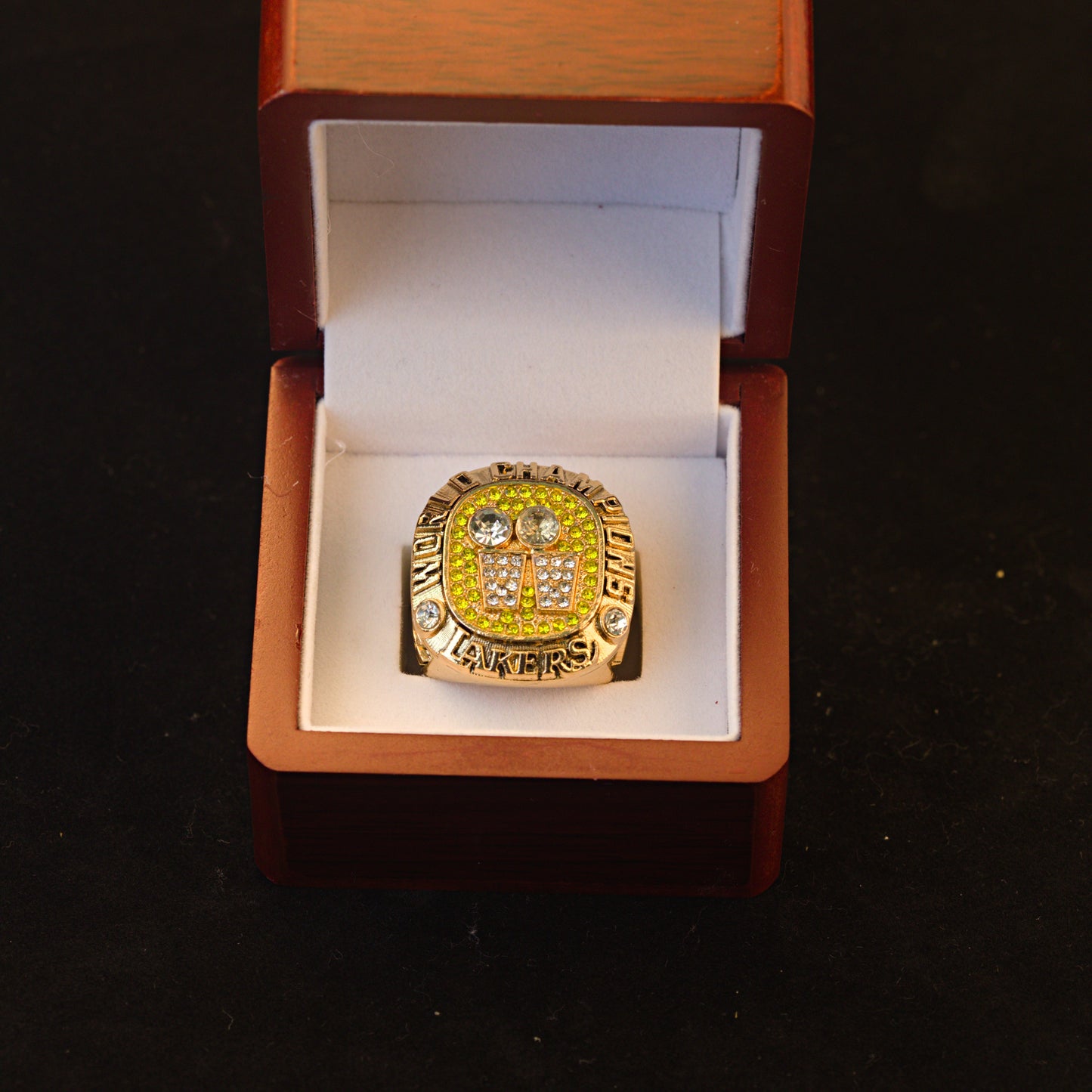 2001 NBA Los Angeles Lakers Championship Replica Ring