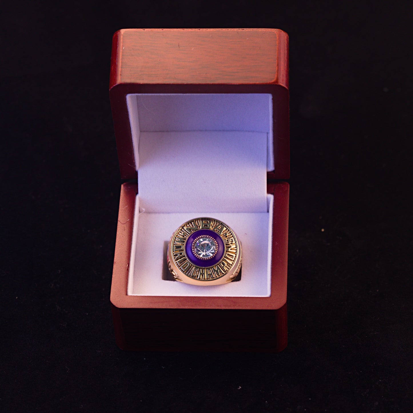 1982 NBA Los Angeles Lakers Championship Replica Ring