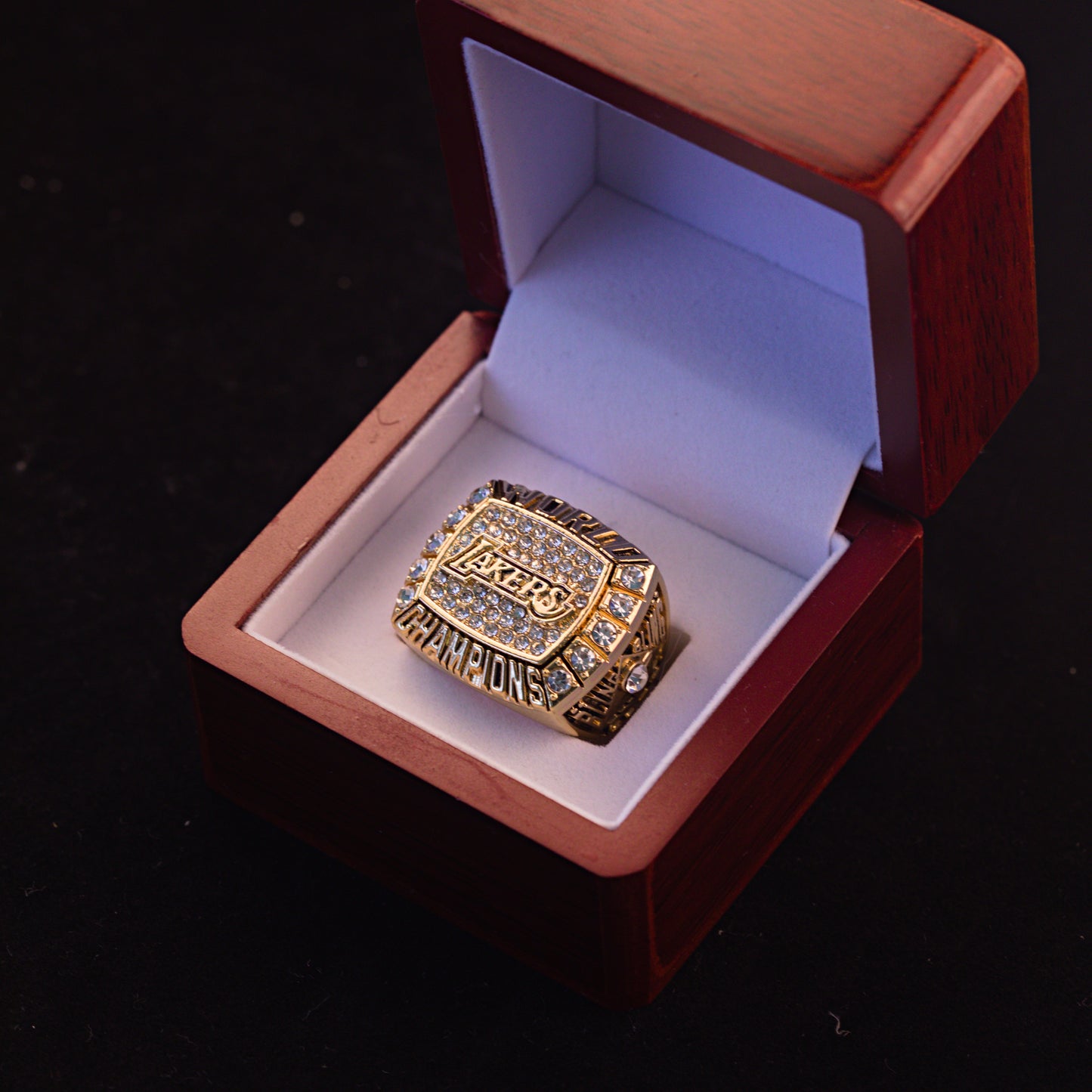 2000 NBA Los Angeles Lakers Championship Replica Ring