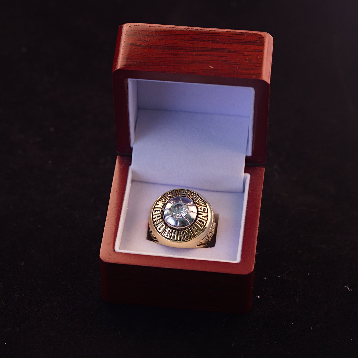 1970 NBA New York Knicks Championship Replica Ring