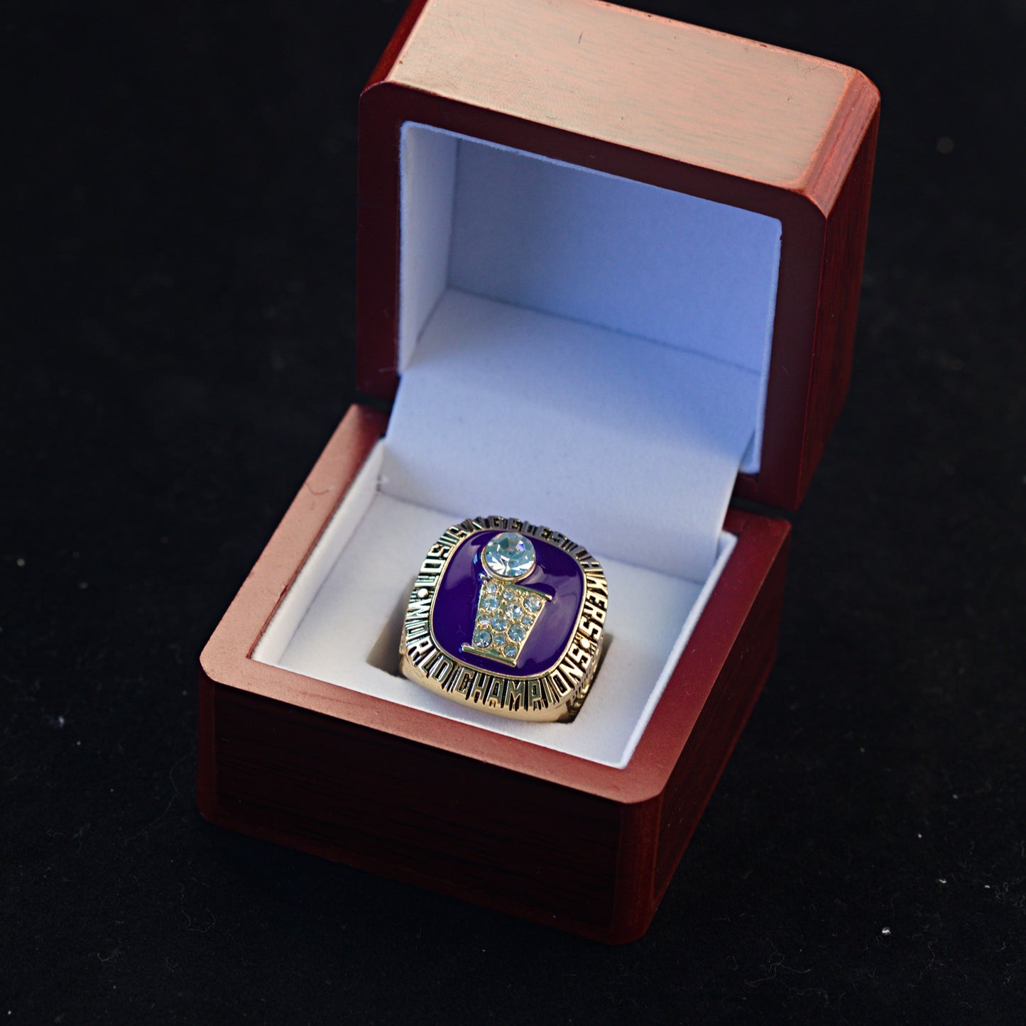 1985 NBA Los Angeles Lakers Championship Replica Ring