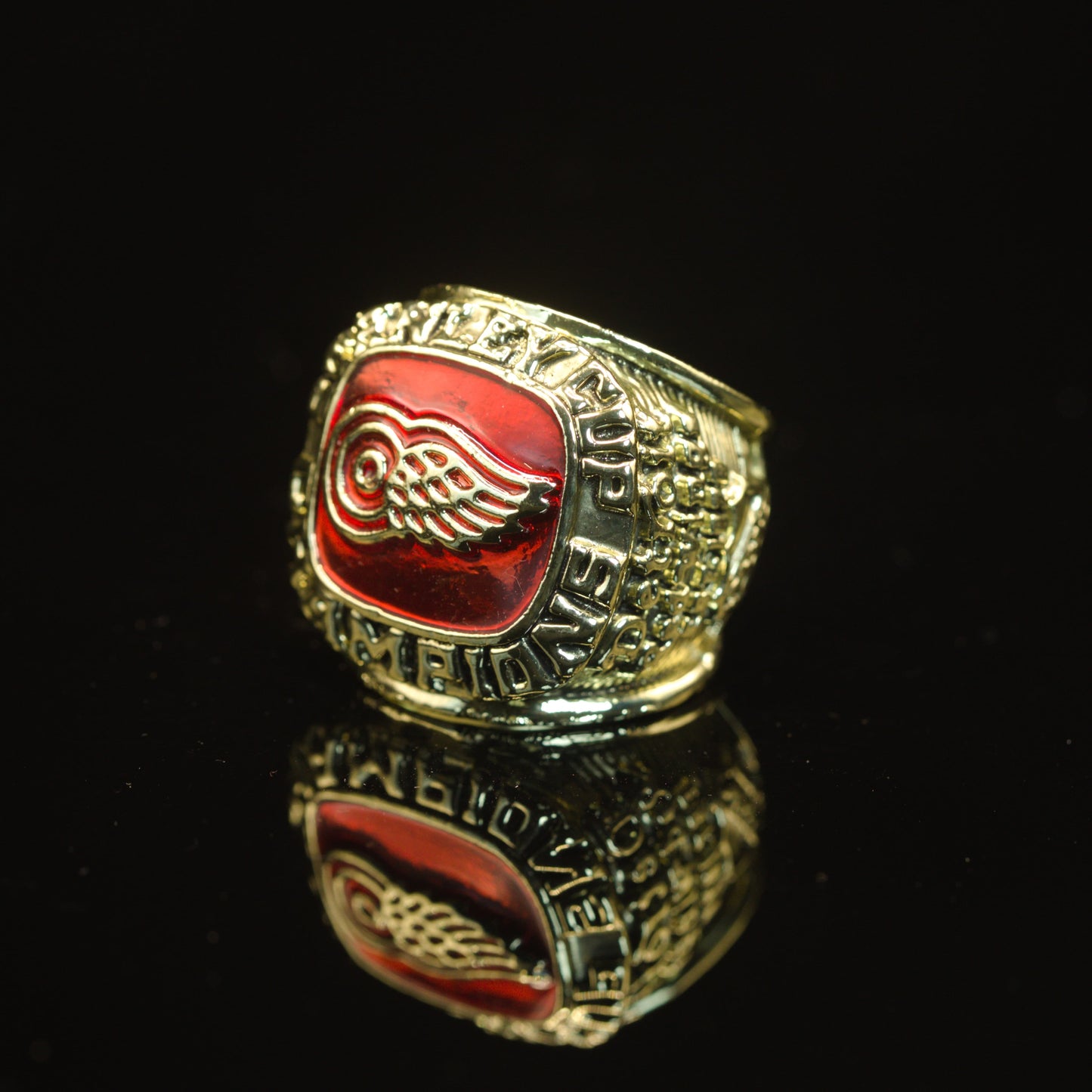 1997 NHL Detroit Red Wings Championship Replica Ring