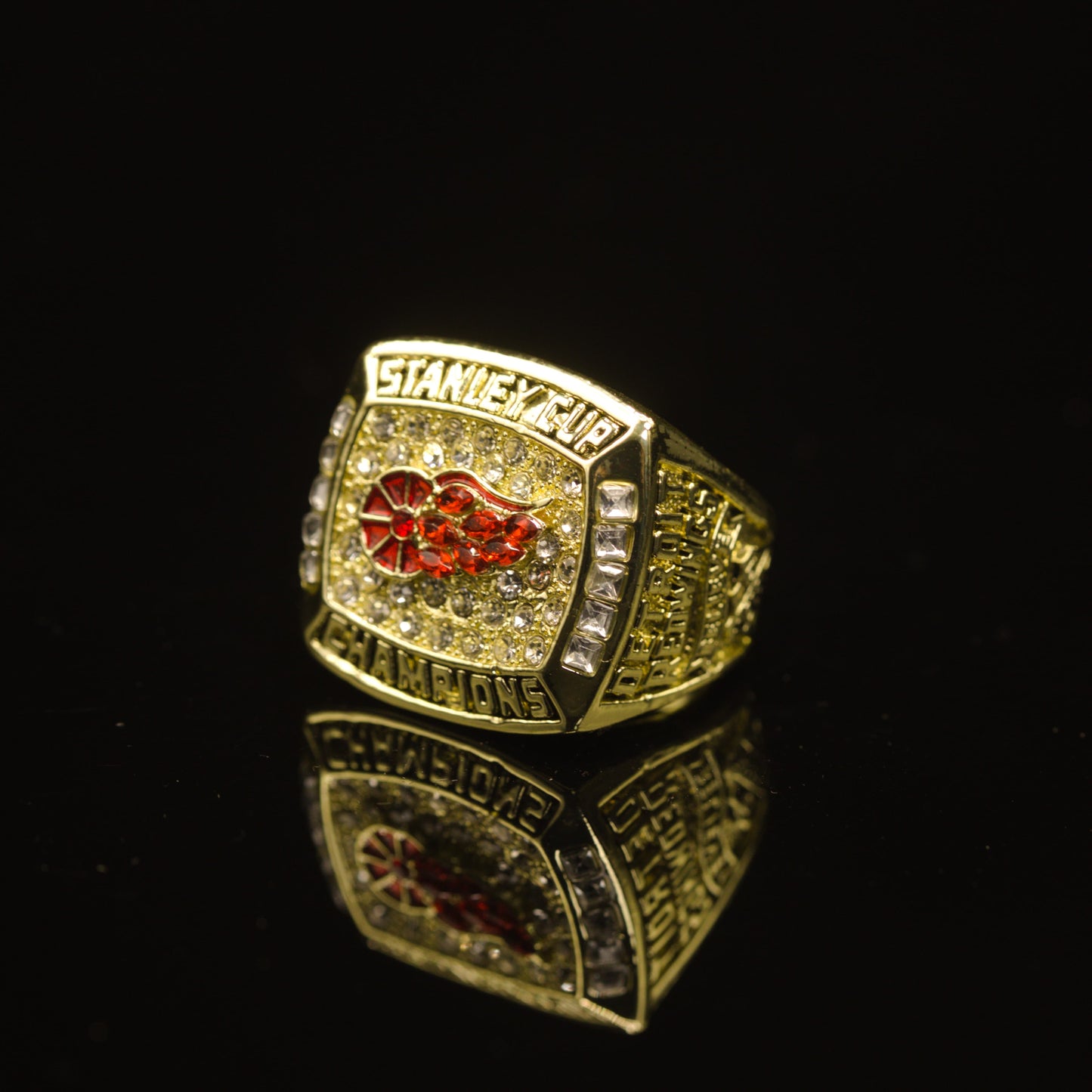 1998 NHL Detroit Red Wings Championship Replica Ring