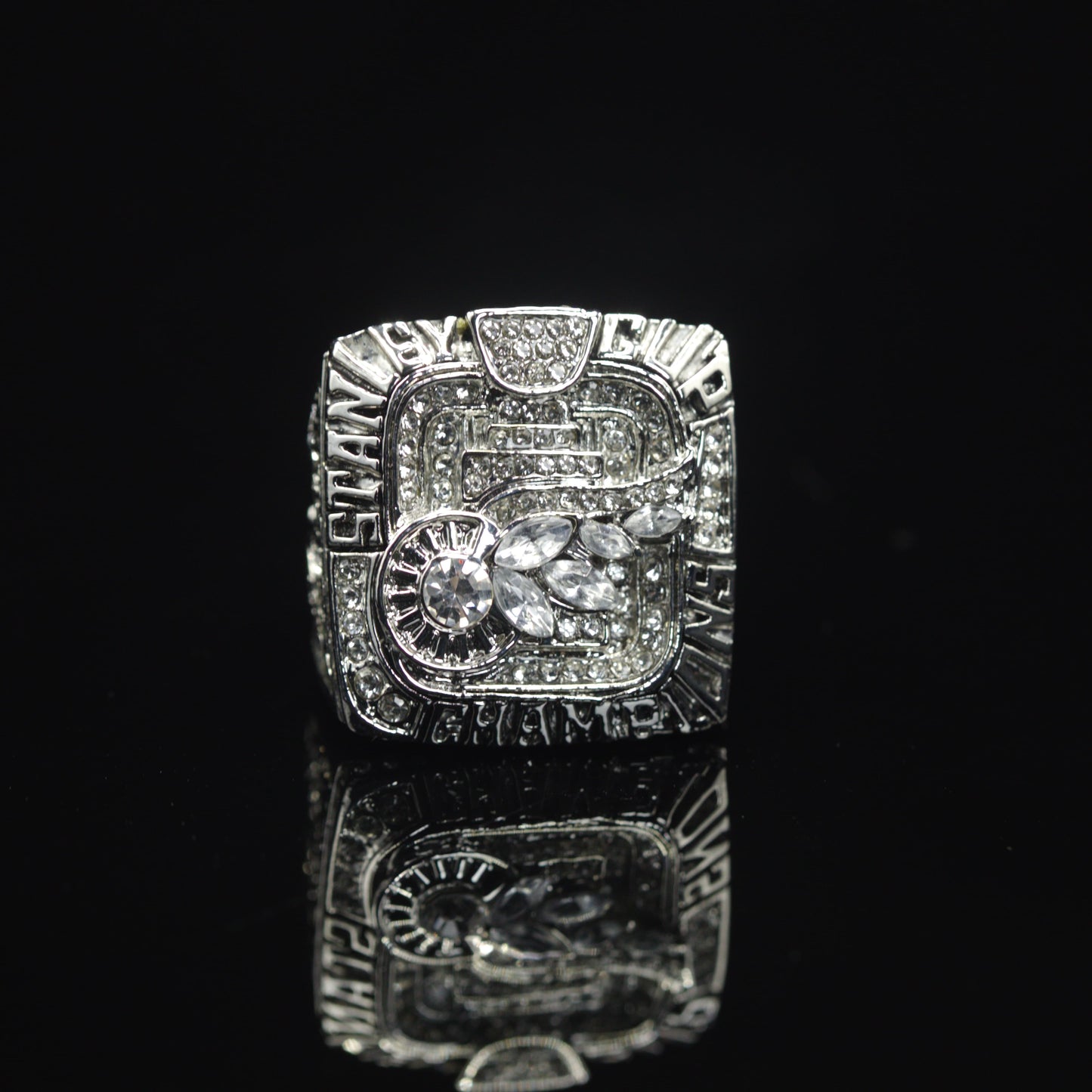 2008 NHL Detroit Red Wings Championship Replica Ring